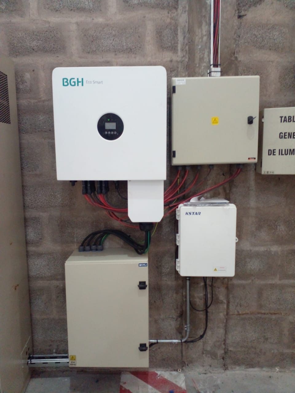 Inversor híbrido BGH Eco Smart instalado en la obra de Excelencia Química, Tres Arroyos