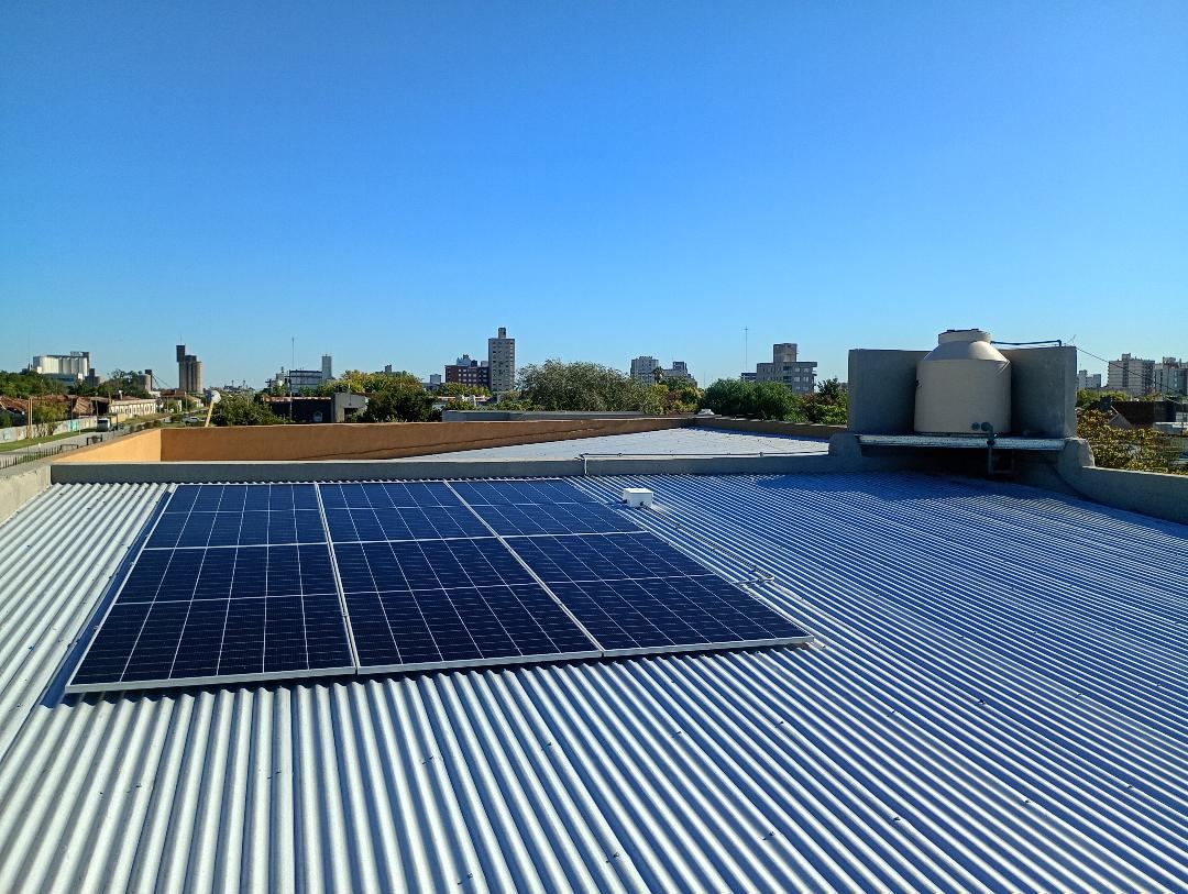 Paneles solares en techo urbano, Tres Arroyos